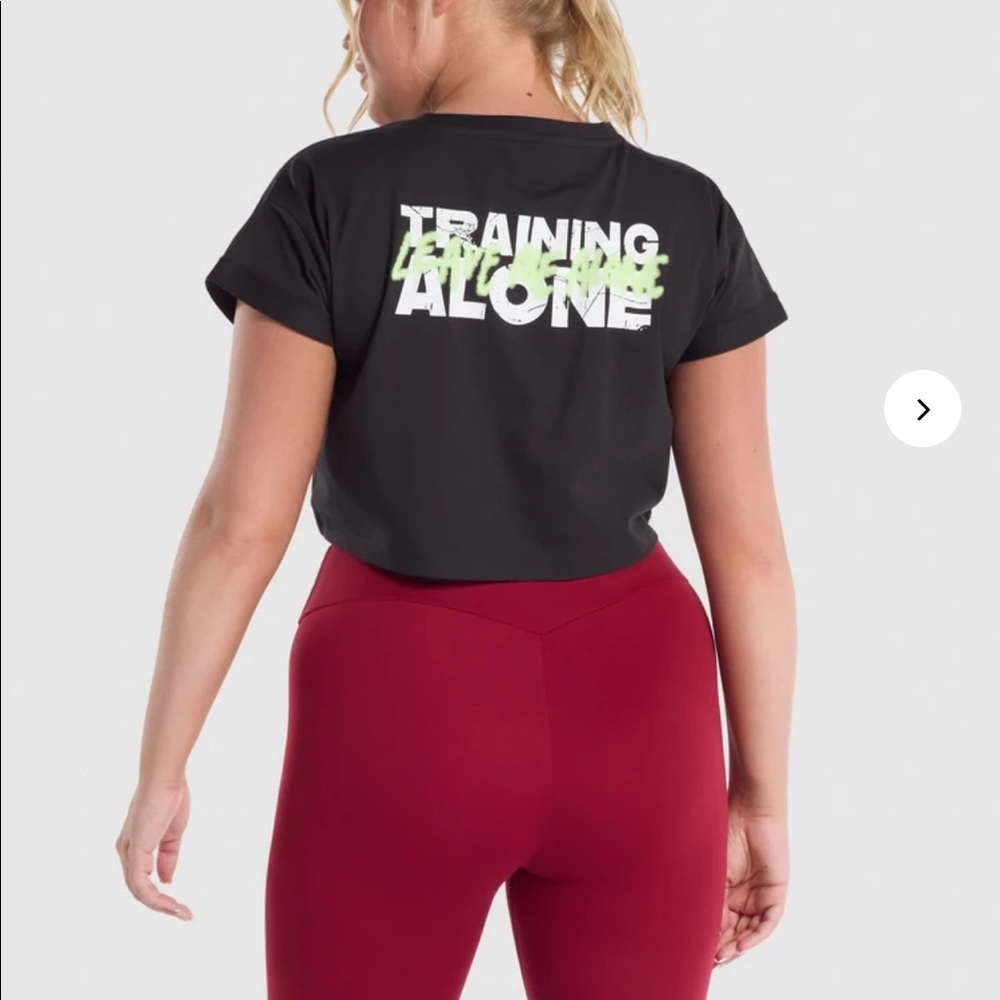 GYMSHARK TRAINING ALONE GRAPHIC CROP T-SHIRT